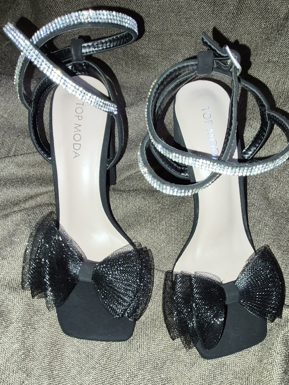Top Moda Black Rhinestone Block Heels Tulle Bow Sandals NWT Size 6.5